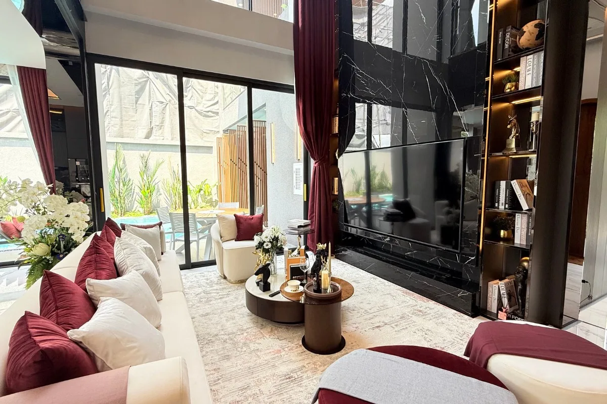 5 Bedroom House for Sale at Harmony Hills Villas Pattaya grand living room with double-height ceiling and black marble wall.
