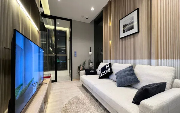 1 Bedroom Condo for Sale in SKYPARK Lucean Jomtien Pattaya bathroom with walk-in shower