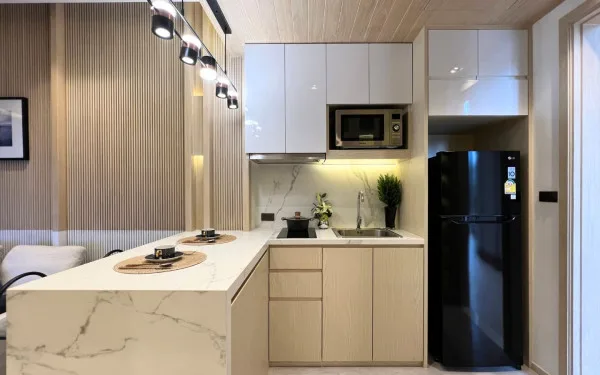 1 Bedroom Condo for Sale in SKYPARK Lucean Jomtien Pattaya modern kitchen with appliances