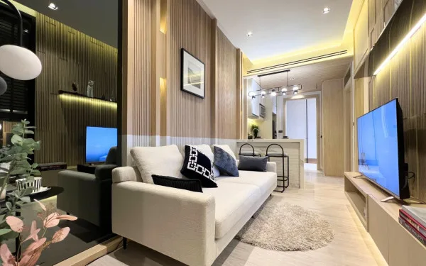 1 Bedroom Condo for Sale in SKYPARK Lucean Jomtien Pattaya bedroom with large window and city view