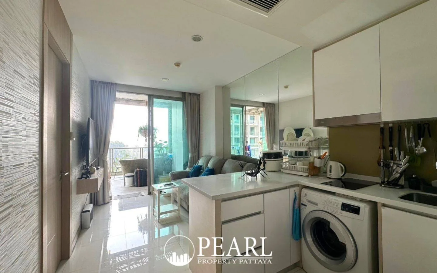 1 Bedroom Condo for Sale in The Riviera Wongamat kitchen with appliances