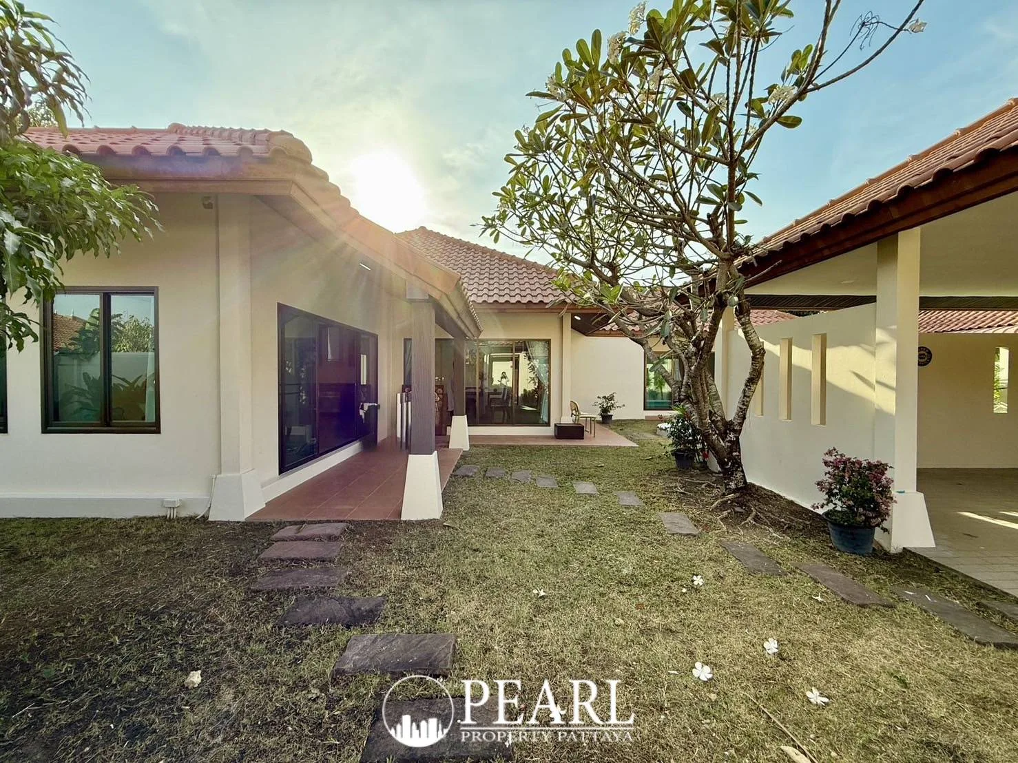 3 Bedroom House for Sale in Baan Balina 2 spacious living room