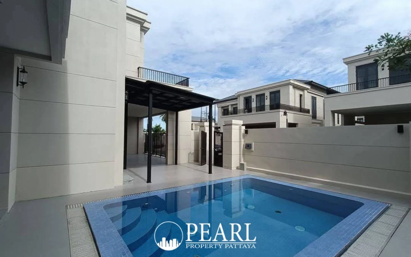 4 Bedroom House for Sale in Arcade private swimming pool