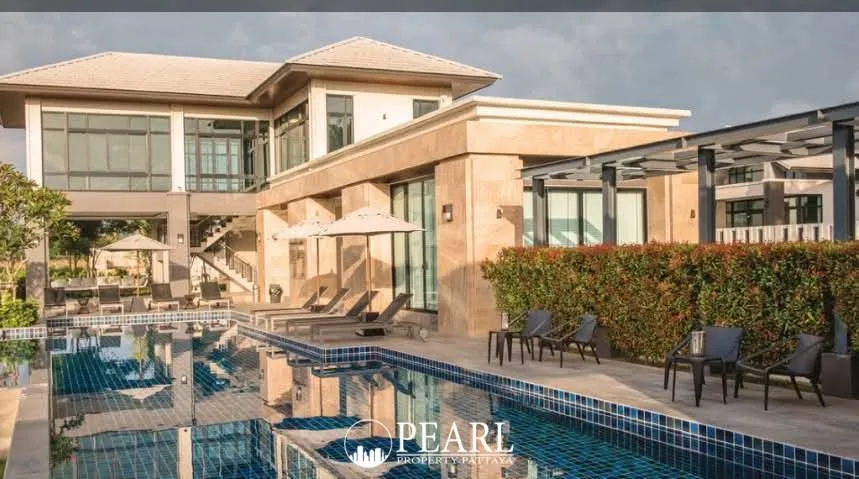 Patta Prime large modern house with private swimming pool, sun loungers, and patio area.